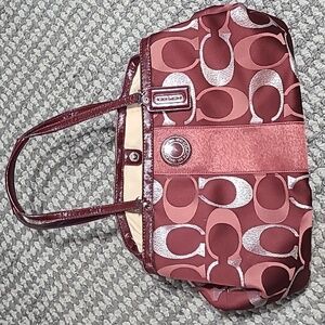 Authentic COACH Maroon/Burgundy Multicolored Purse kiss lock main closure